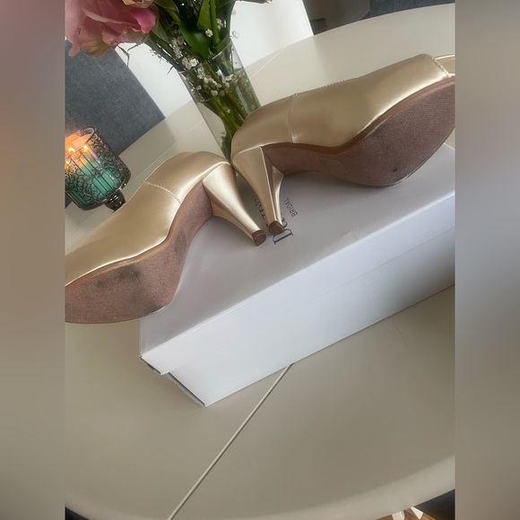 David’s Bridal: dyeable platform peep toe shoe, size 6.5M, color- champagne - Picture 3 of 3